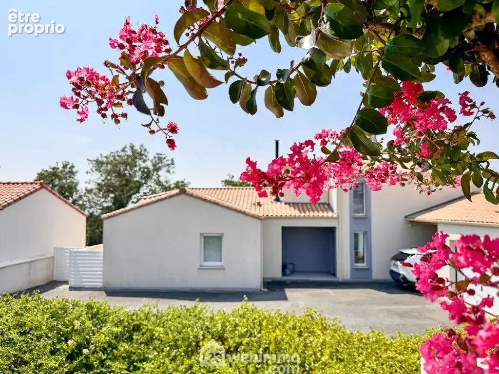 Une maison familiale parfaitement entretenue, prête à accueillir votre projet de vie. - Maison à MENOMBLET