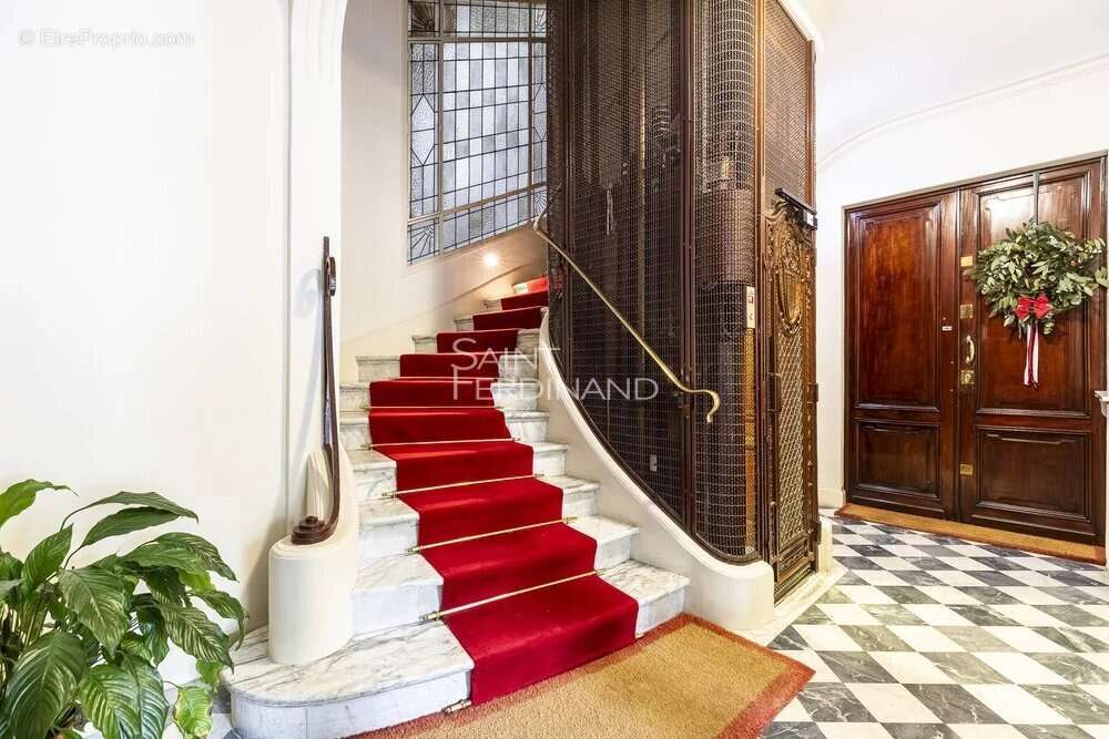 Appartement à PARIS-16E