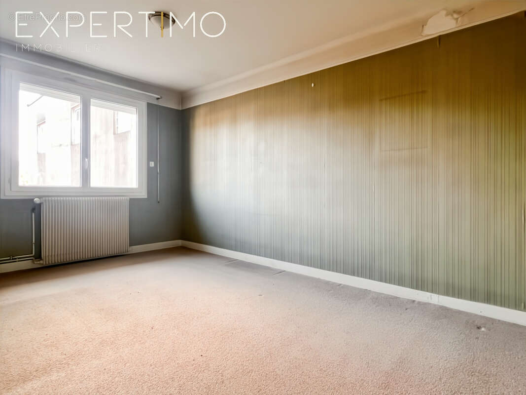 Maison à SAINTE-GENEVIEVE-DES-BOIS