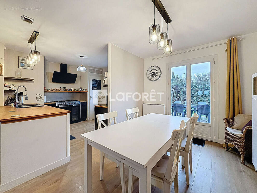 Maison à CHATILLON-SUR-CHALARONNE