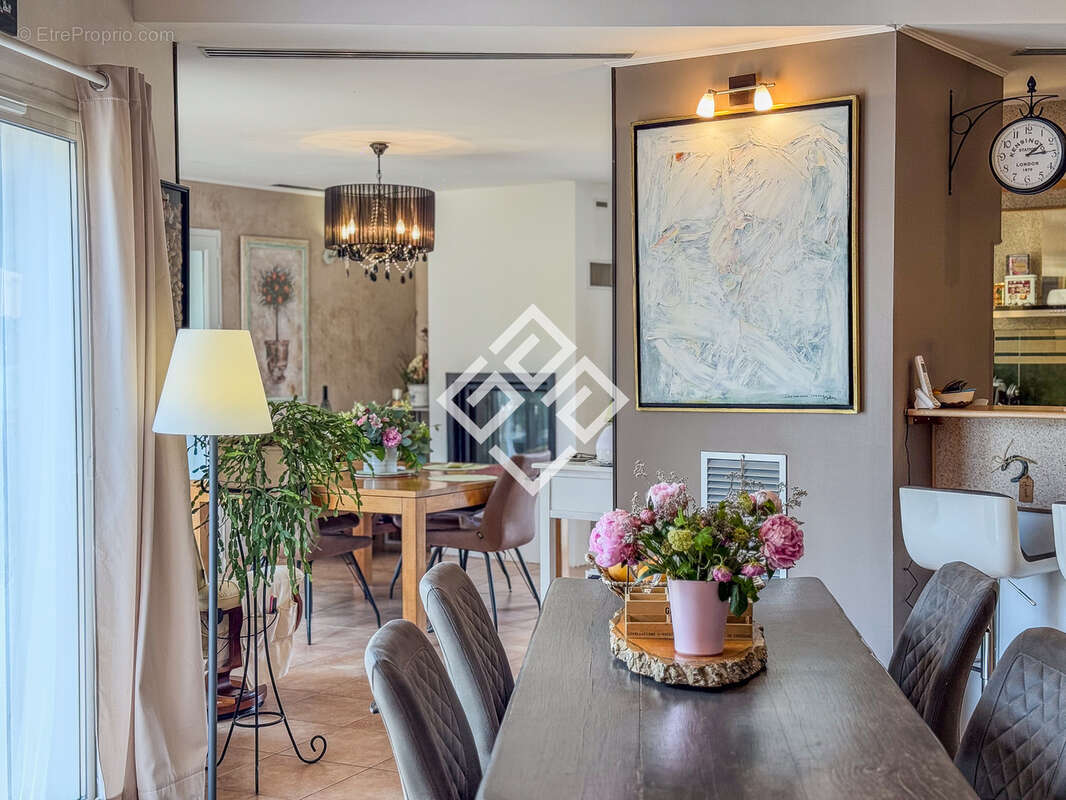 Villa de prestige avec piscine et dépendance. - photo 3