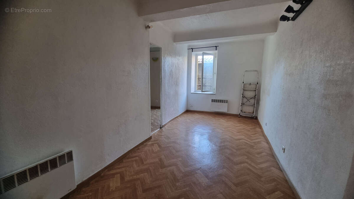 Appartement à LA CRAU
