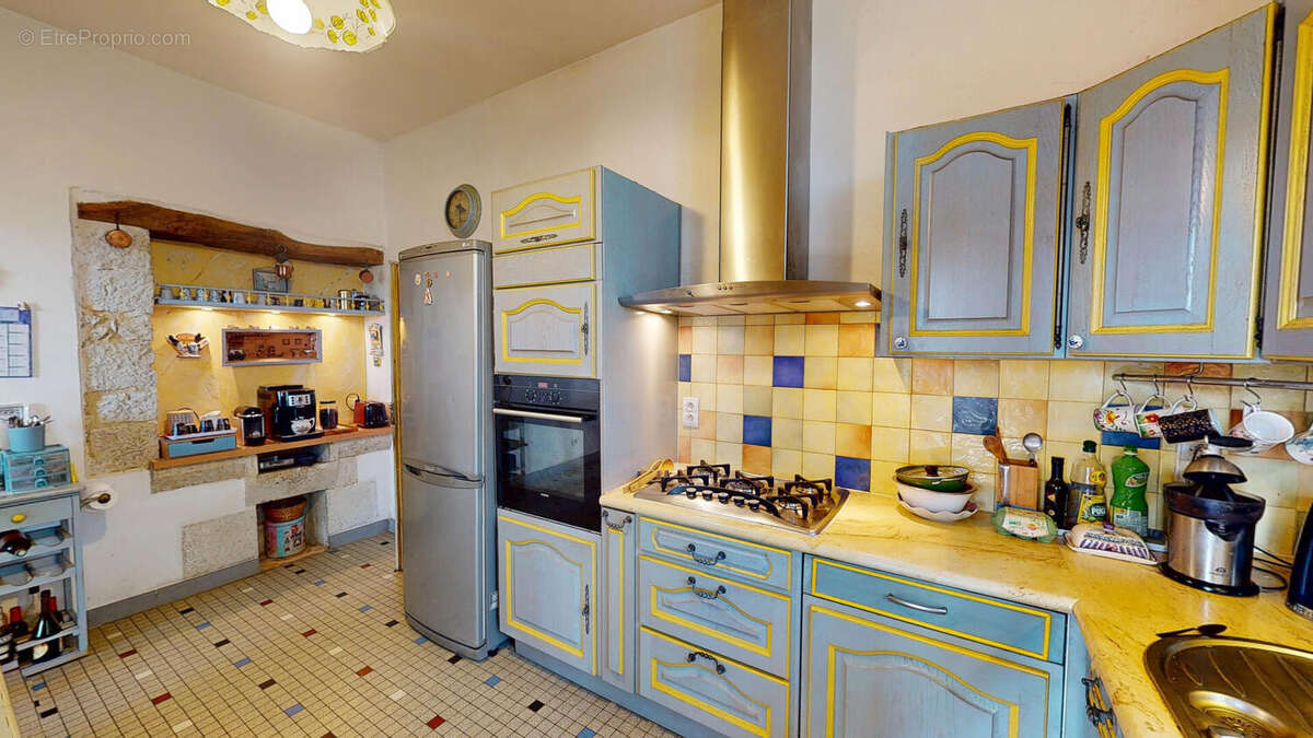 Cuisine  - Maison à VIC-FEZENSAC