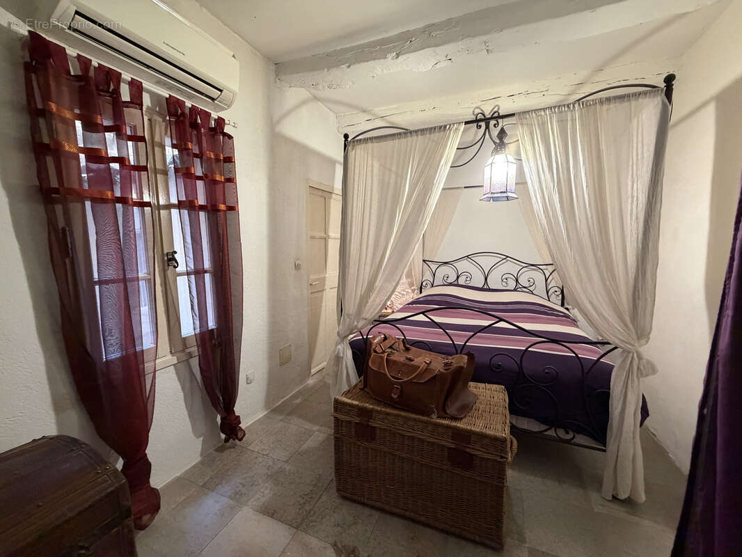 Maison à SAINT-QUENTIN-LA-POTERIE
