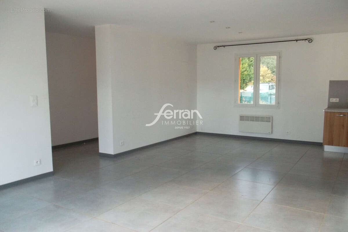 Maison à VILLECROZE