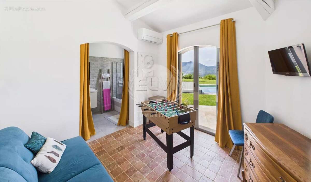 Maison à PLAN-DE-LA-TOUR