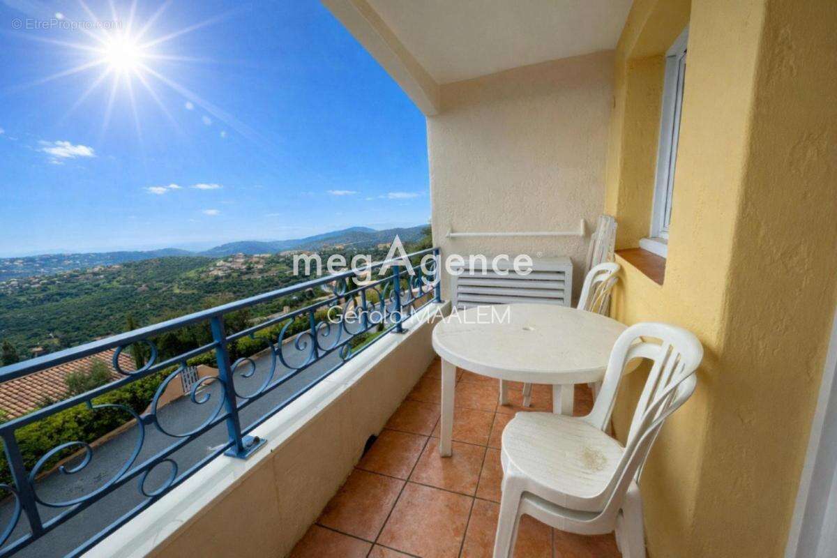 Appartement à ROQUEBRUNE-SUR-ARGENS