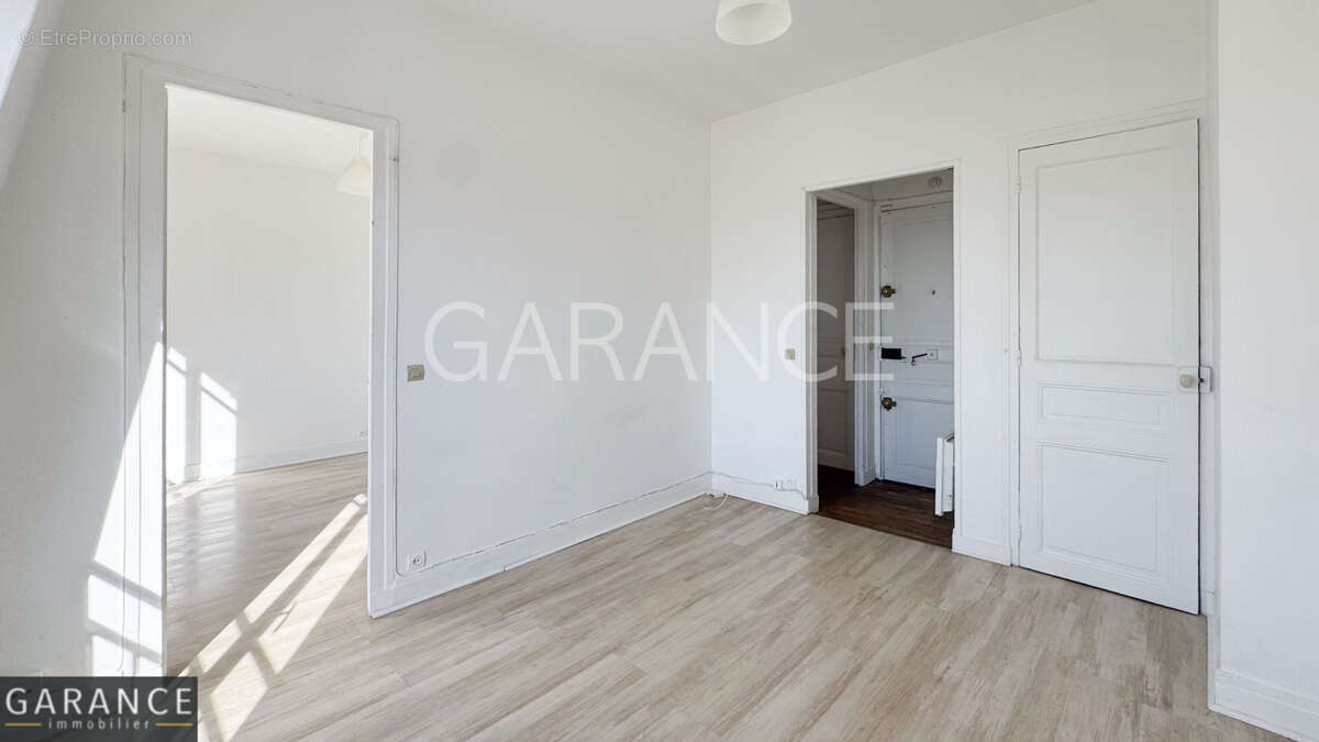 Appartement à PARIS-14E