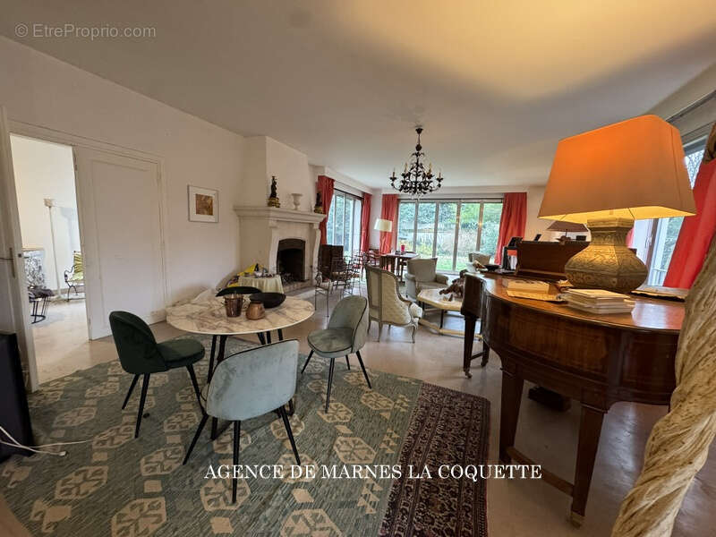 Appartement à MARNES-LA-COQUETTE