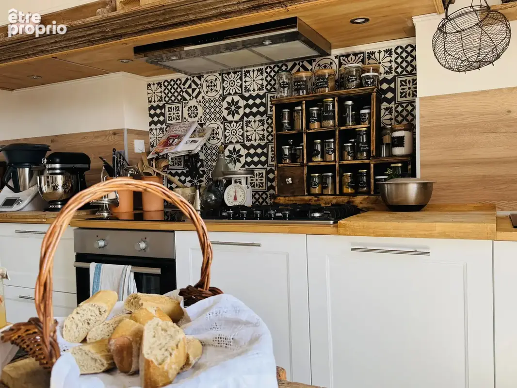 Rieupeyroux – Maison en pierre avec granges et 1,9 ha - photo 13