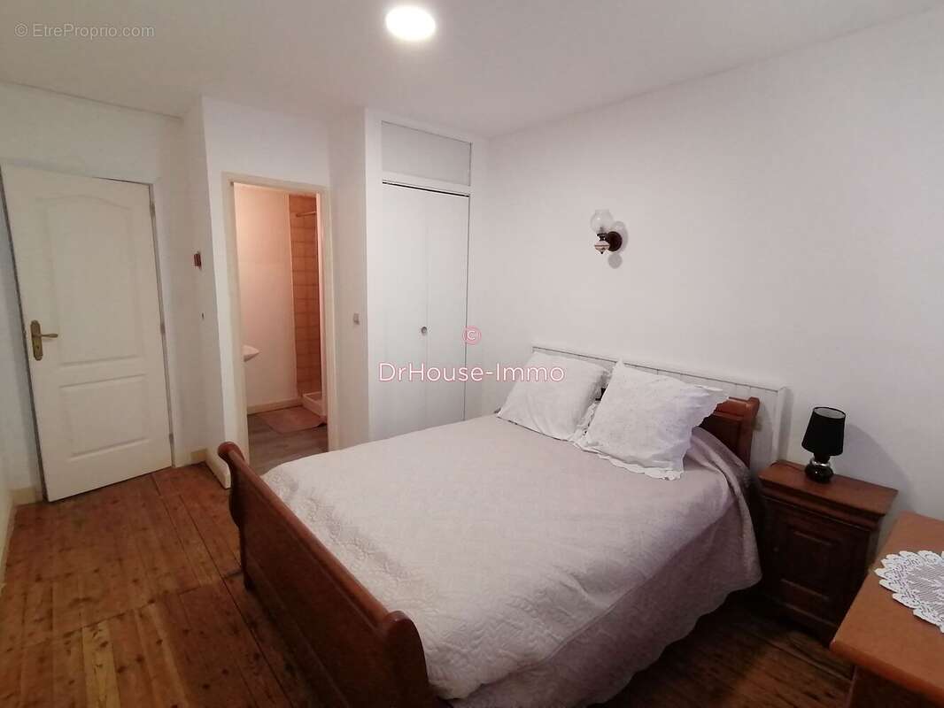 Appartement à SAINT-MEDARD-DE-GUIZIERES