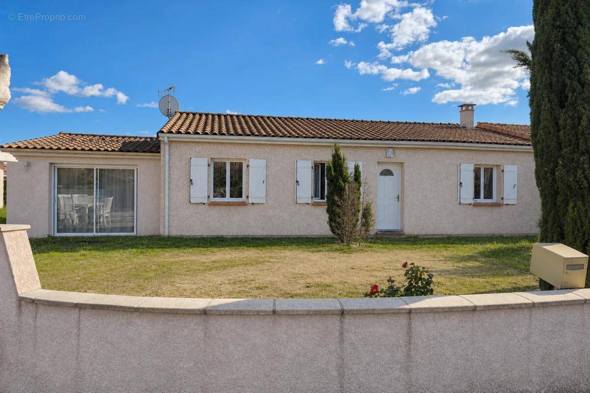 Maison à LAGRAVE