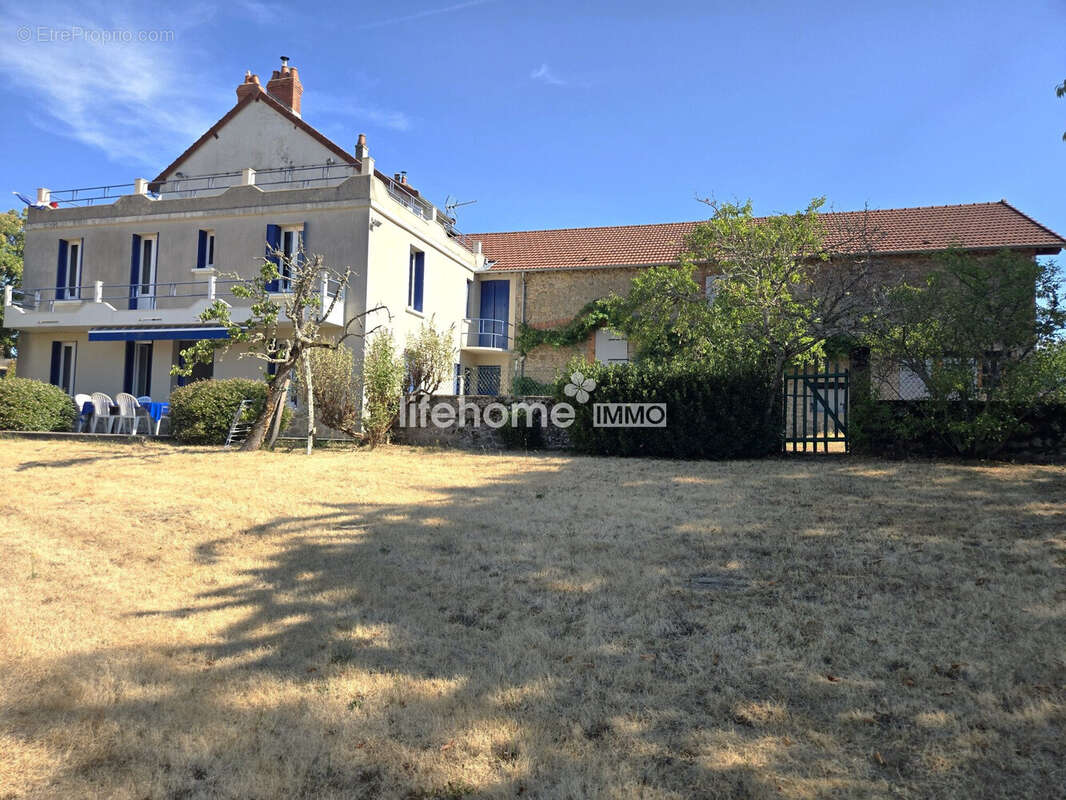 Maison 112 m² à Champagnat  - photo 2