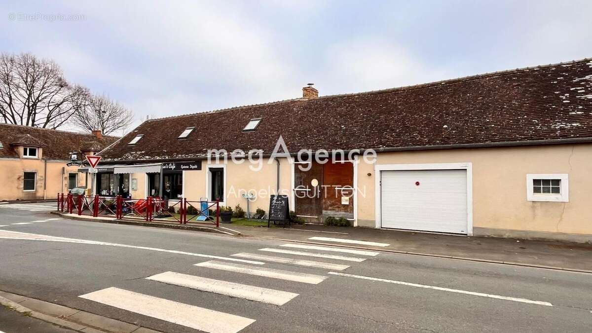 Maison à MARESCHE