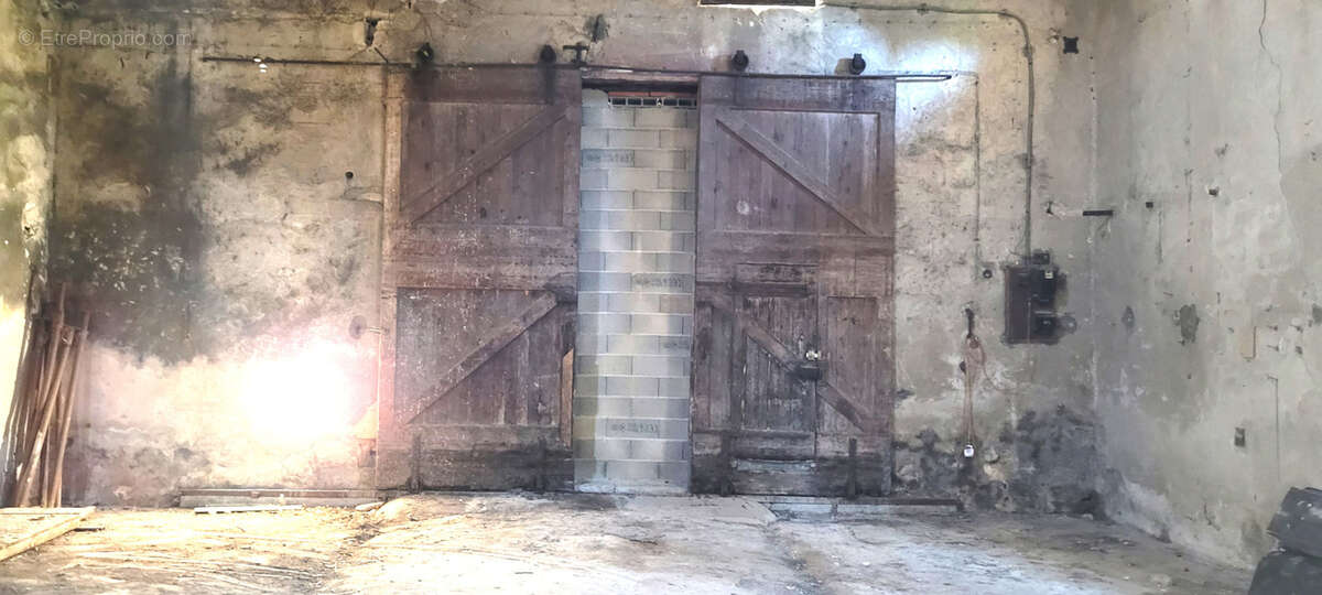 Maison à SANILHAC-SAGRIES