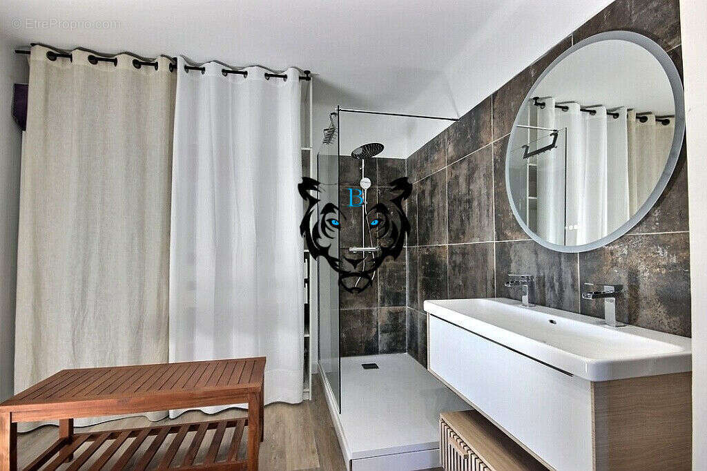 Maison à LES ISSAMBRES