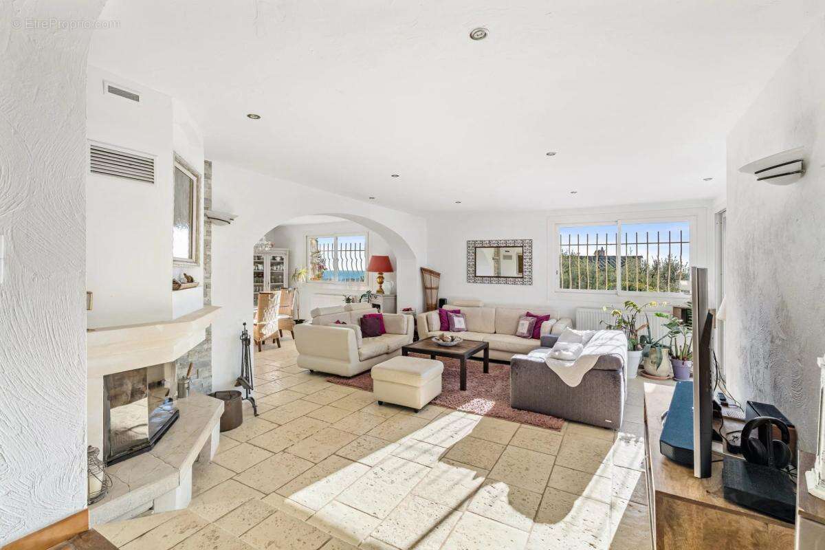 Maison à TOURRETTES-SUR-LOUP