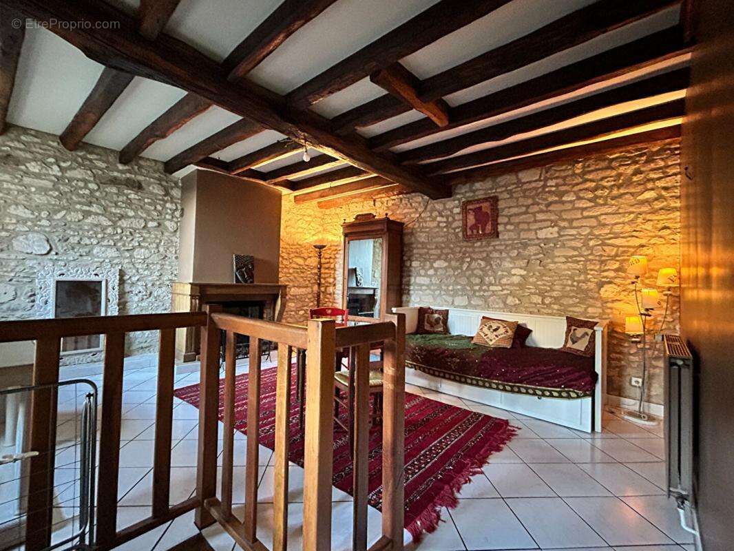 Charmante maison en pierres de 7 pieces, 5 chambres - photo 7