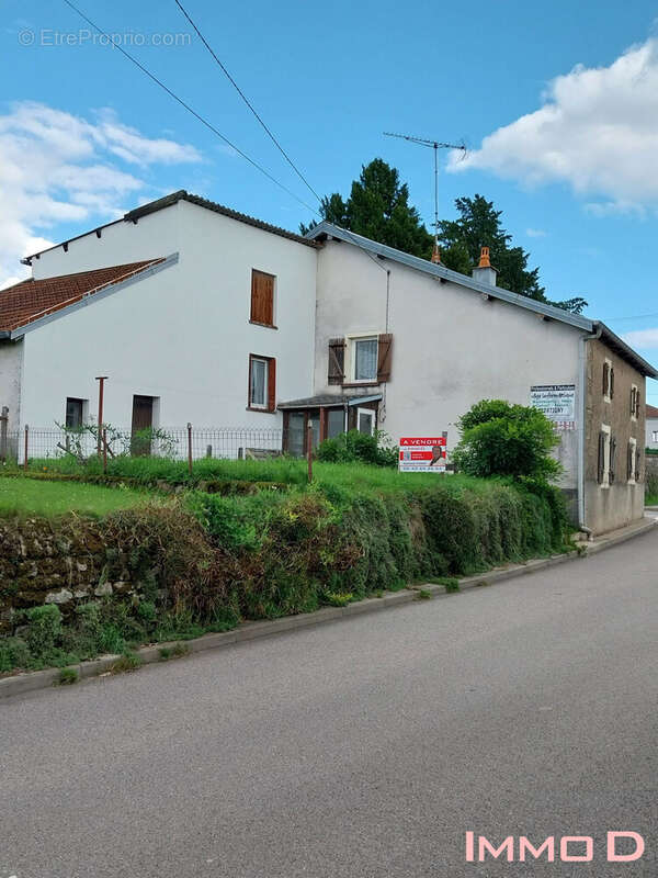 Maison à LA CHAPELLE-AUX-BOIS