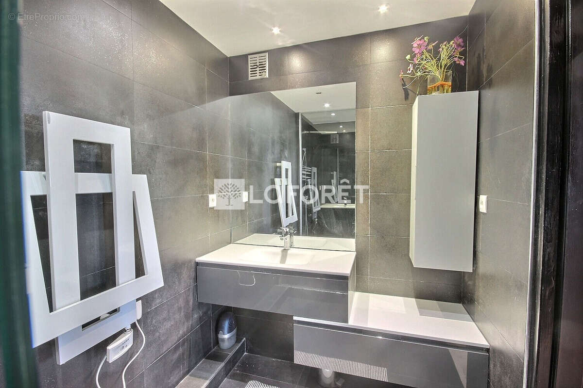 Appartement à COURBEVOIE