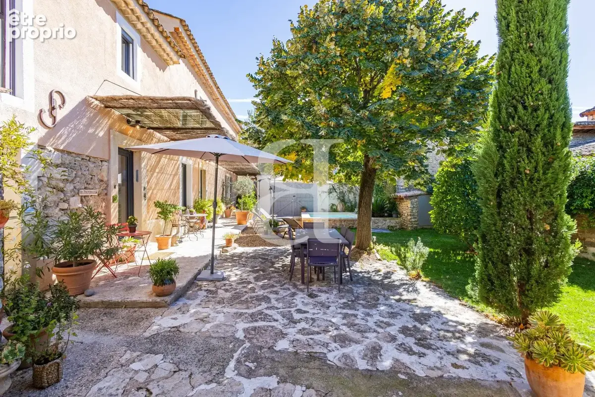 Maison 274 m² à Gordes  - photo 2
