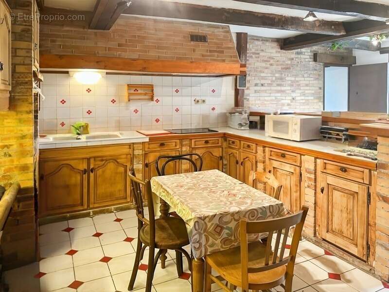 Maison à NEAUPHLE-LE-VIEUX