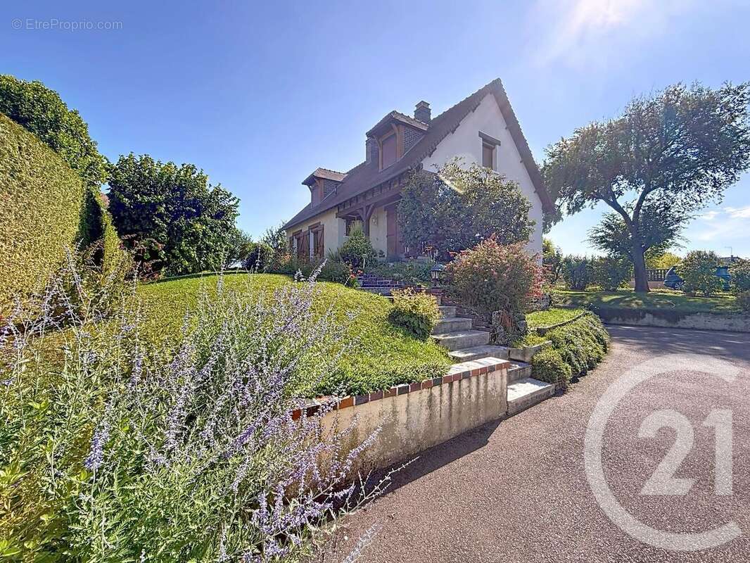 Maison à SAINT-LEGER-PRES-TROYES