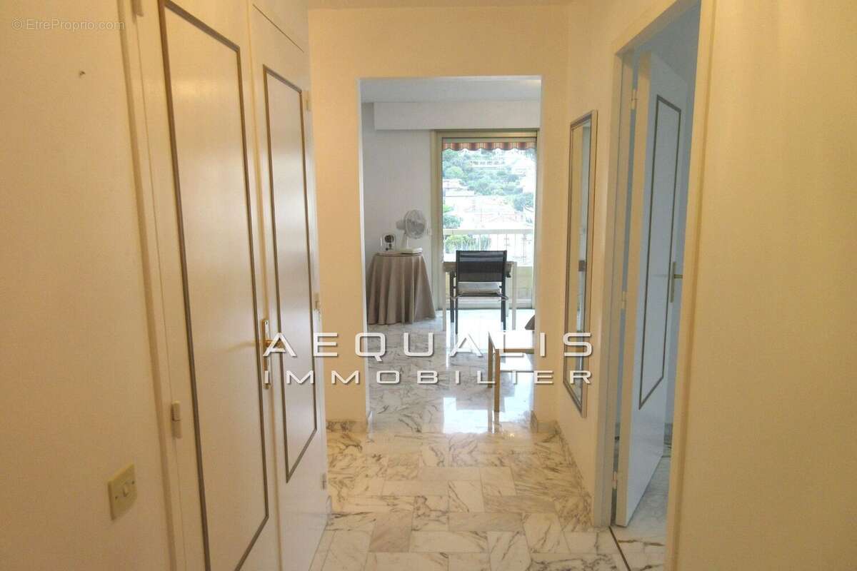 Appartement à SAINT-LAURENT-DU-VAR