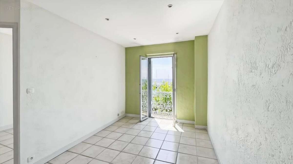 Appartement à VALLAURIS