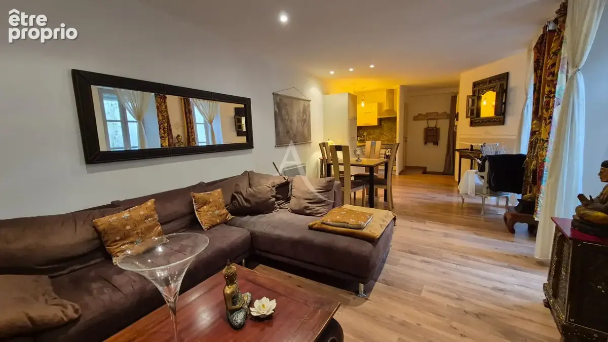 Saintes - Quartier Saint-Pierre - Appartement 2 pièces 48 m² - photo 4