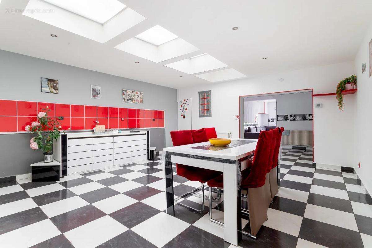 Maison à COURRIERES