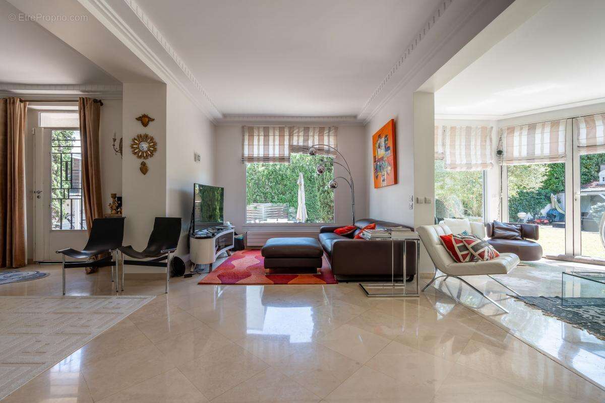 Maison à SAINT-MAUR-DES-FOSSES