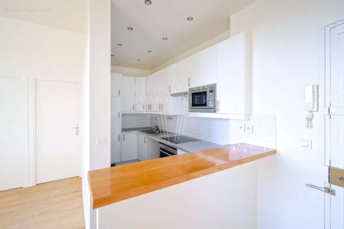 Appartement à PARIS-16E