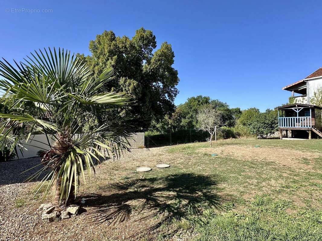 Maison  rénovée avec goût, offrant quatre chambres avec jardin clos - photo 5