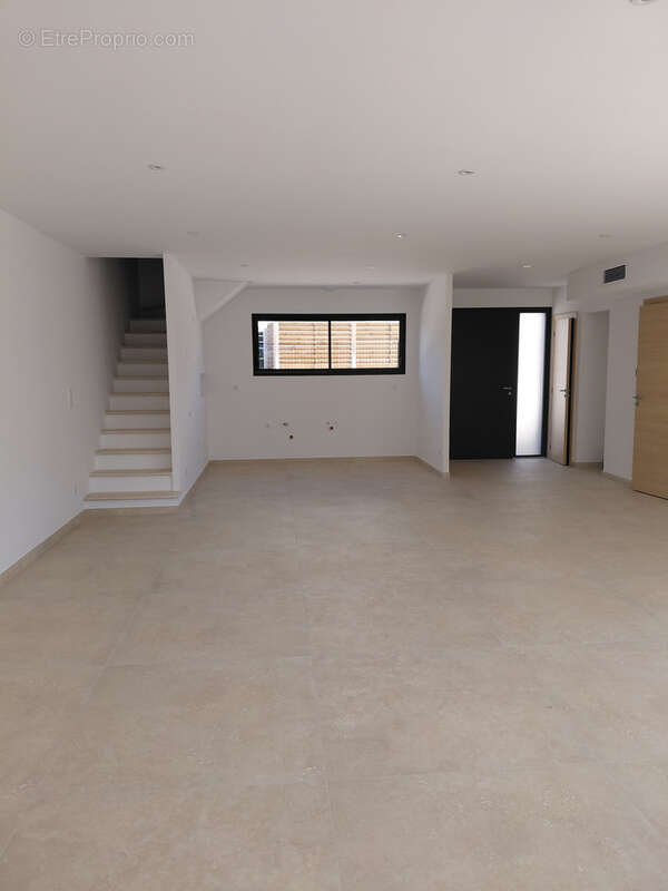 Maison à POURRIERES