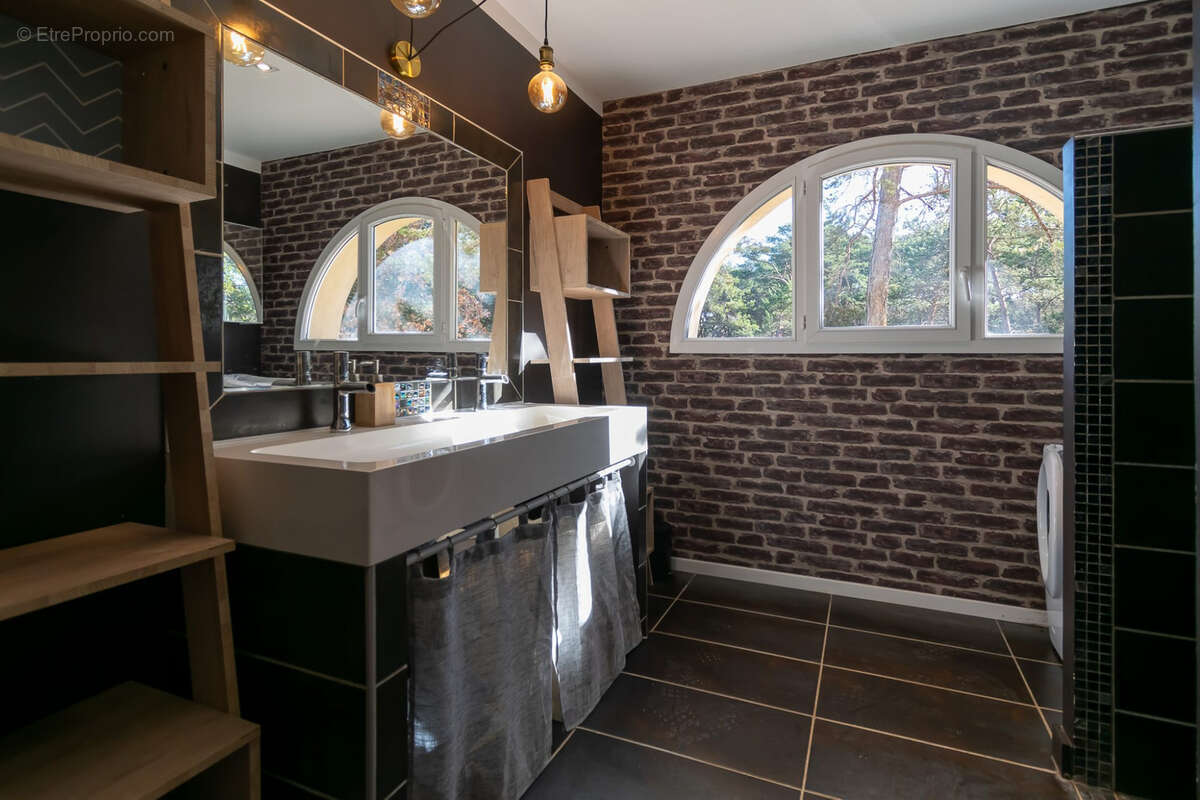 Maison familiale avec studio indépendant, piscine et grand terrain - photo 9