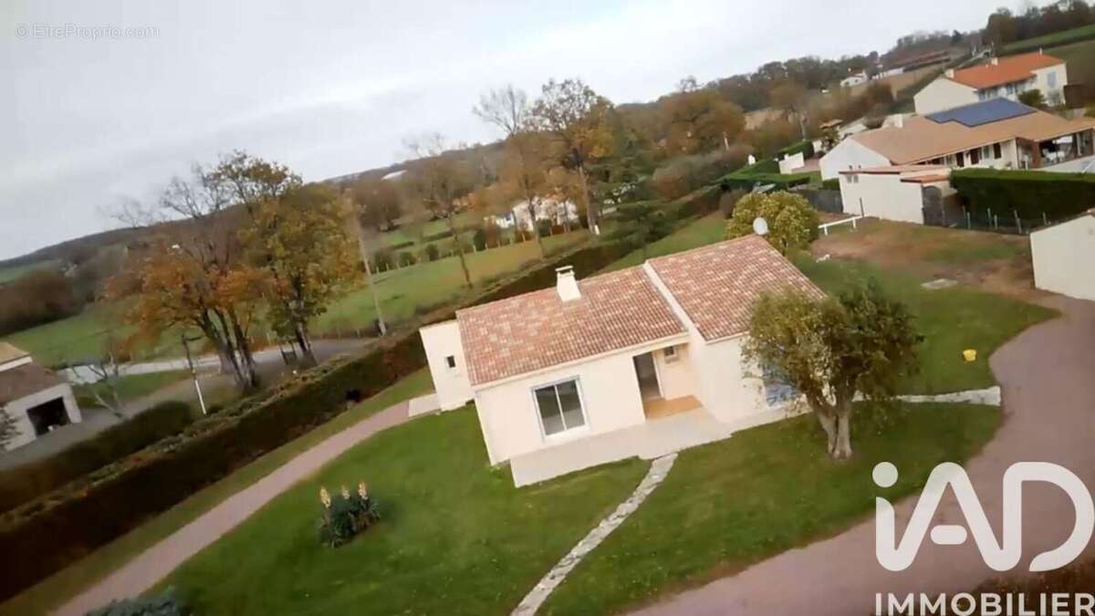 Photo 2 - Maison à SAINT-CYR-DES-GATS