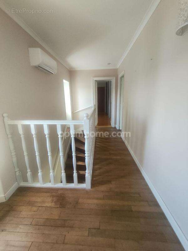 SAINT MAUR- Maison familiale 180m2 avec jardin clos, vie de plain-pied possible aucun travaux - photo 10