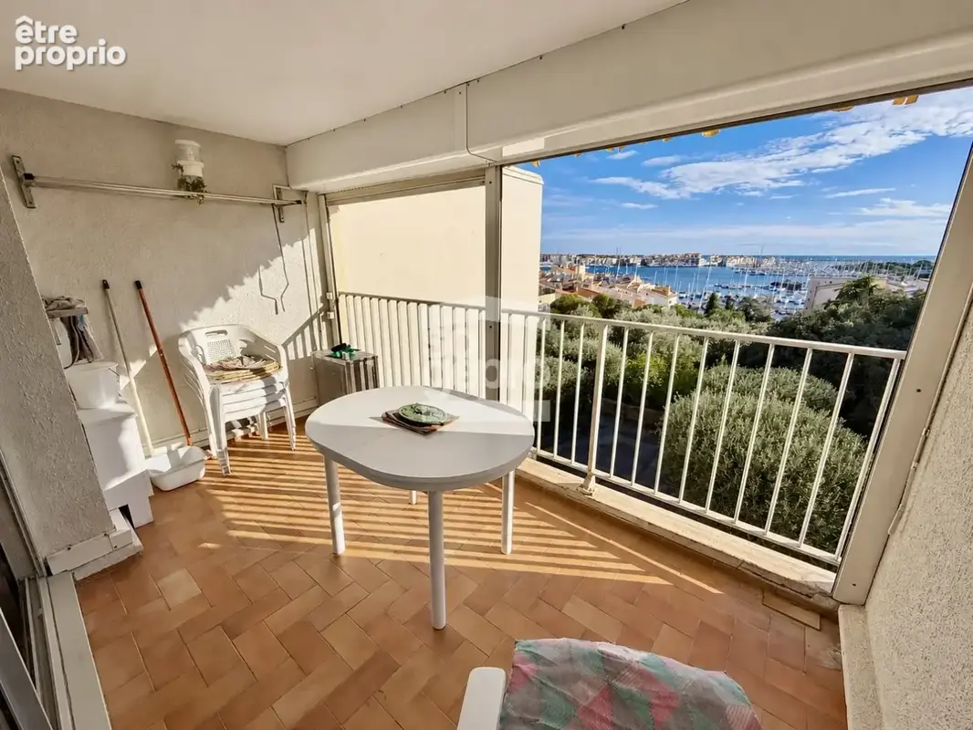 Réf : 2360 - Vente 2 Pièces cabine, avec magnifique vue Port et cellier au Cap d'Agde ! - photo 2