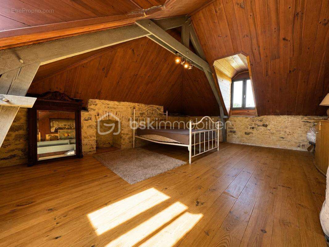 Maison de caractère 8 pièces avec jardin clos et potentiel d’évolution - photo 14