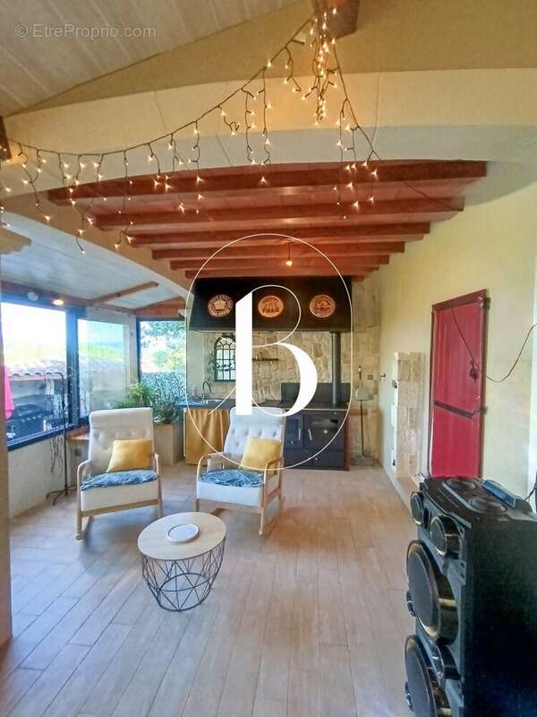 Maison à SAINT-JUST-ET-VACQUIERES