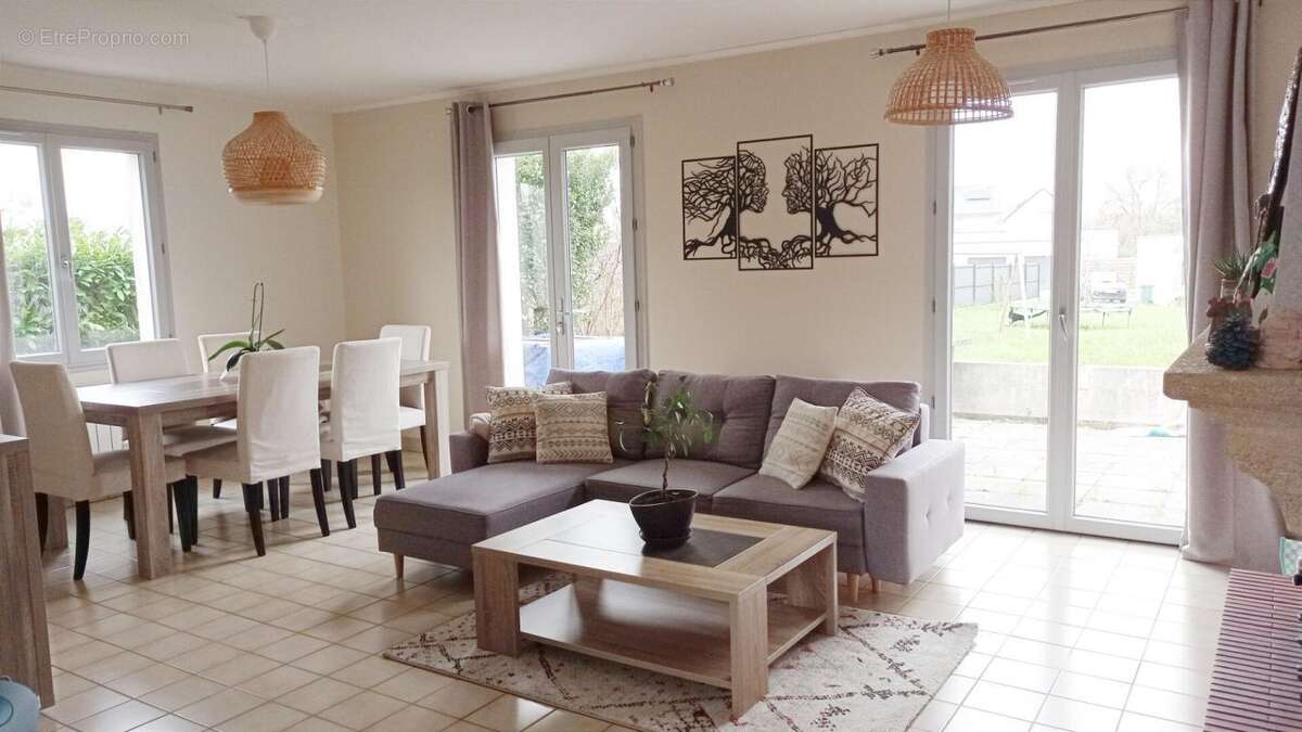 Maison à SAINT-ETIENNE-DE-CHIGNY