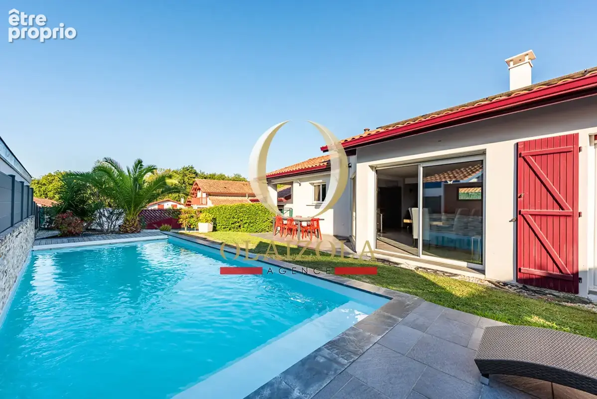 URRUGNE - Maison contemporaine de plain-pied avec piscine, entre océan et Corniche - photo 2