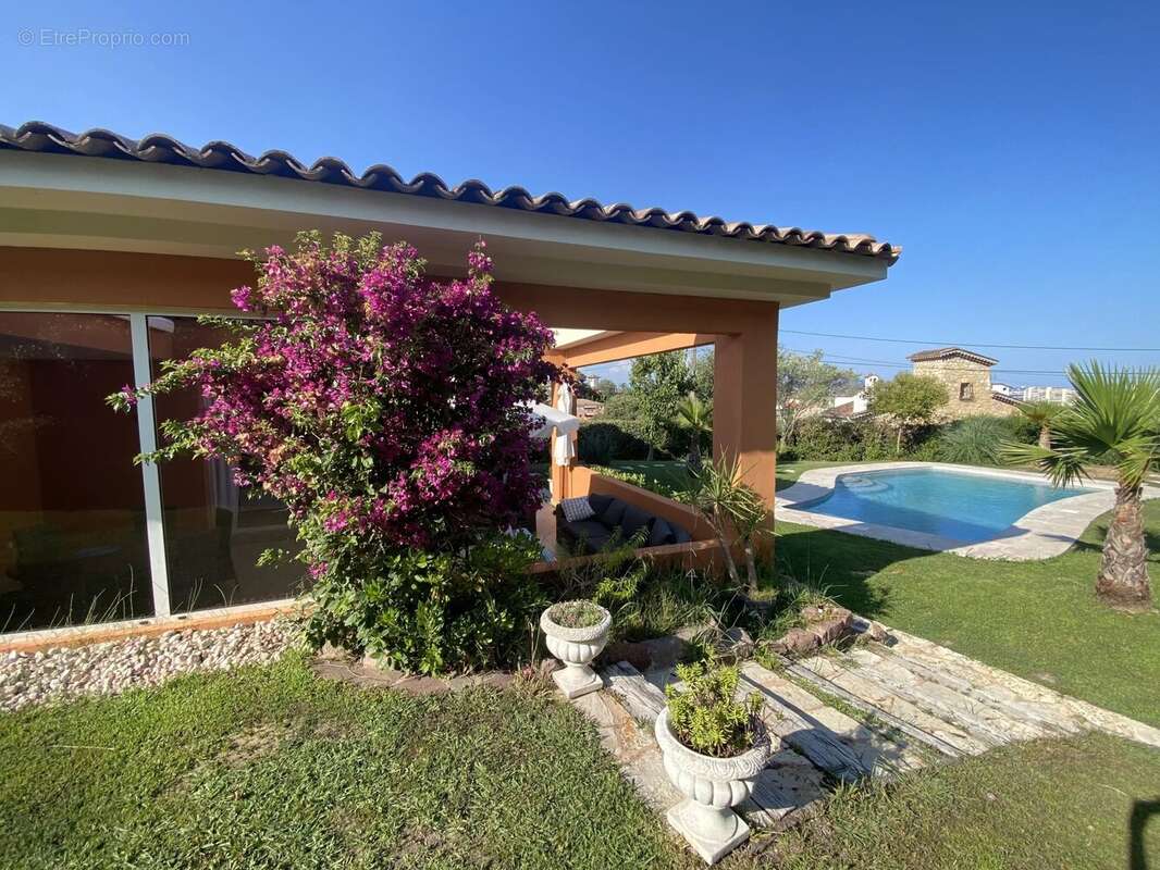 Maison à MANDELIEU-LA-NAPOULE