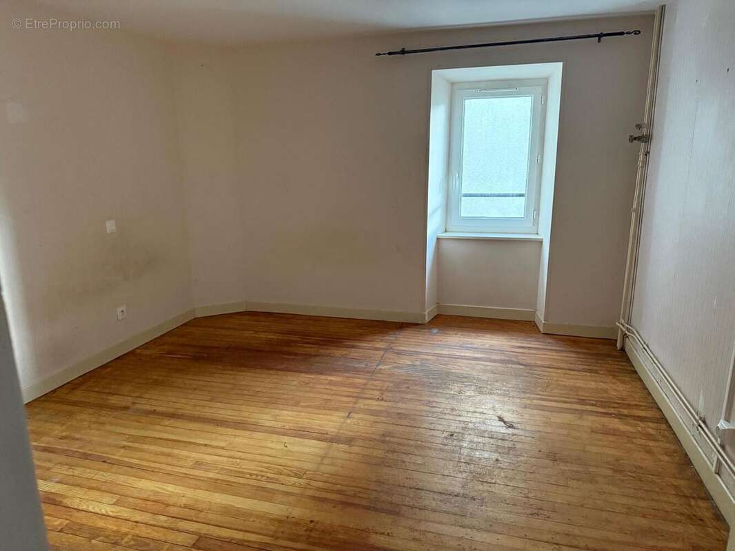   - Maison à ANTRAIGUES-SUR-VOLANE