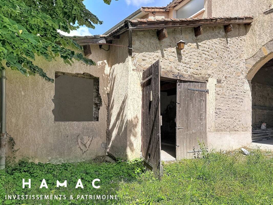 Appartement à GREZIEU-LA-VARENNE