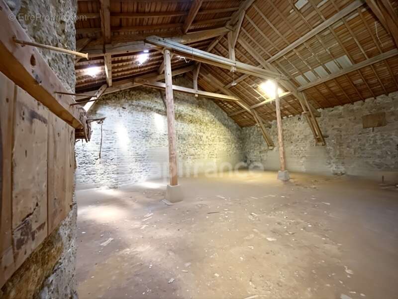 Appartement à SAINT-JULIEN-LA-VETRE