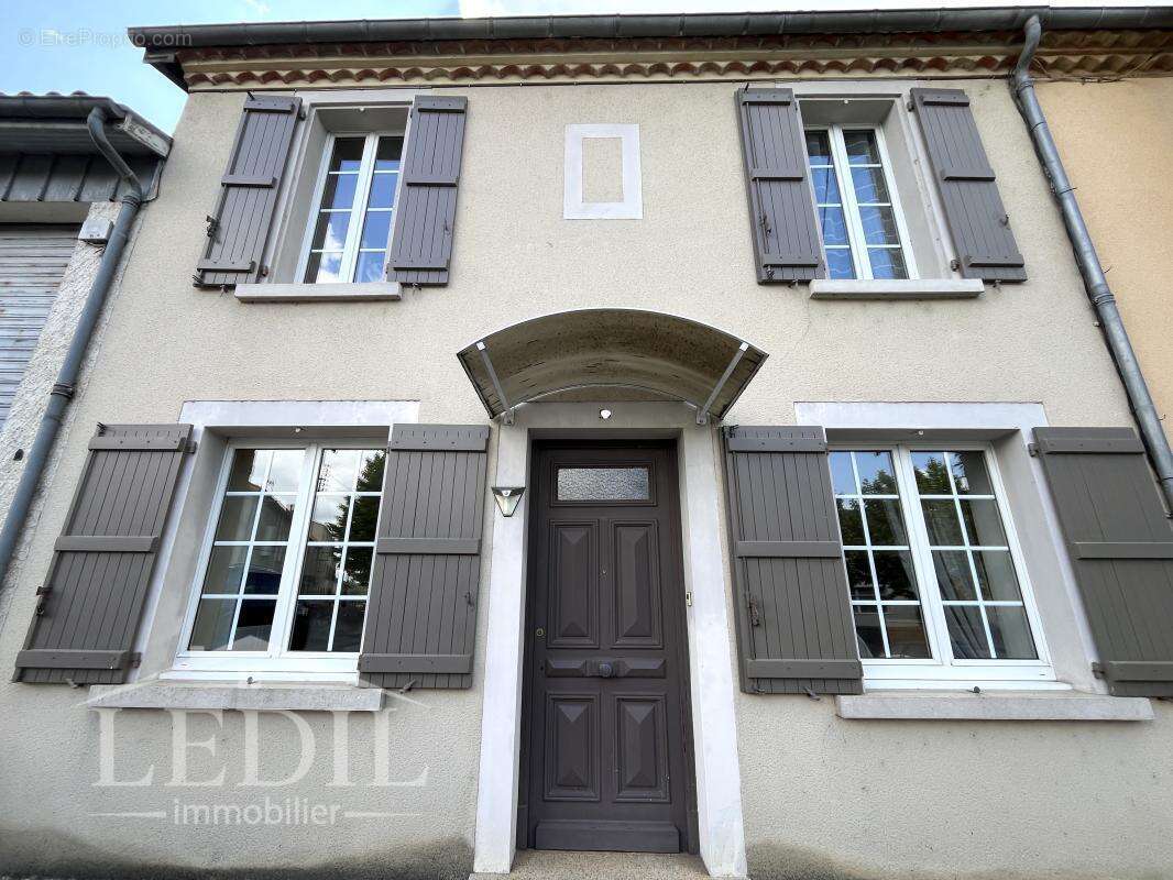 Maison de ville avec garage, cour, terrasses - photo 2