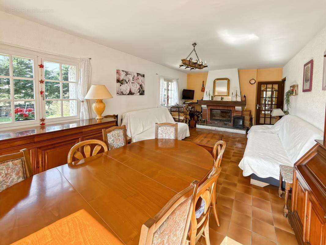 Maison à LASSAY-SUR-CROISNE