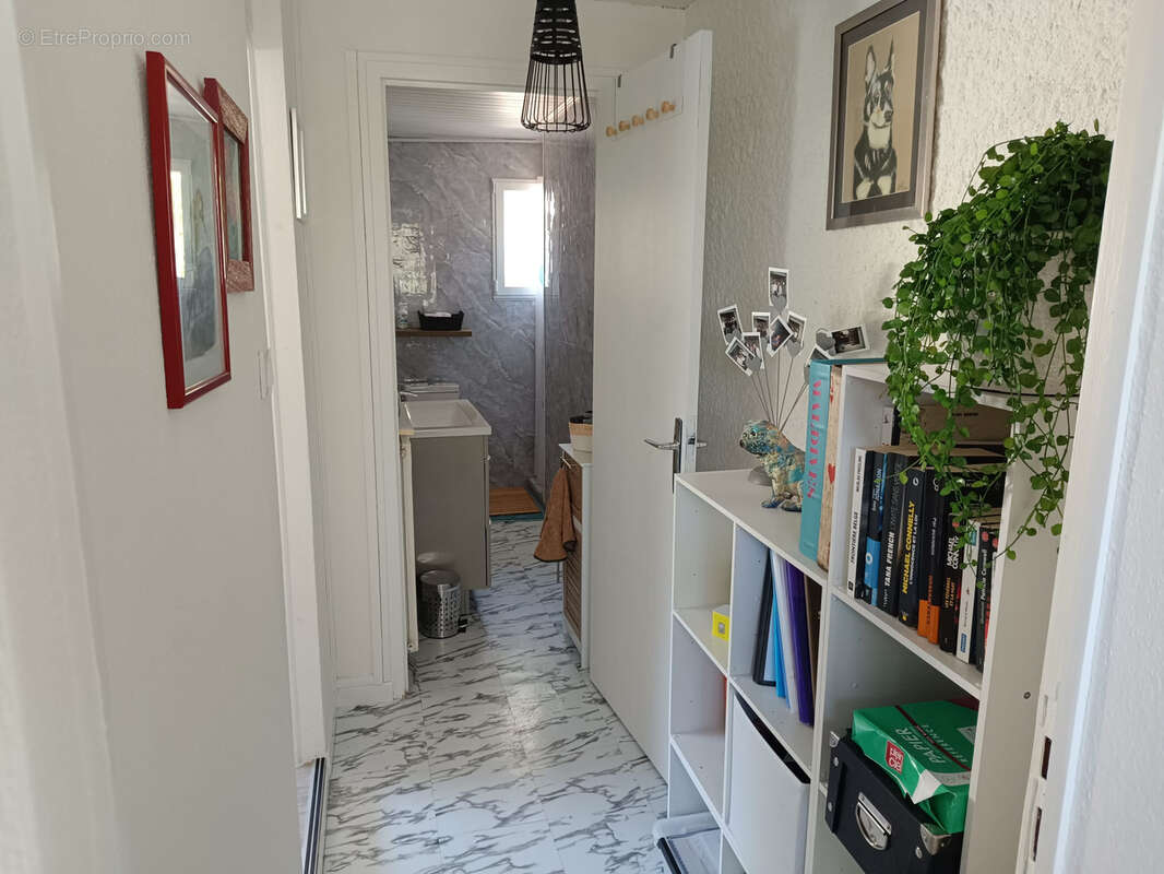 Maison à CREUZIER-LE-VIEUX